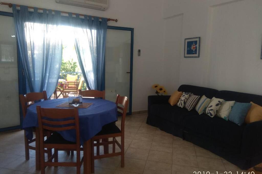 Blue Velvet Apartment Paránimfoi المظهر الخارجي الصورة